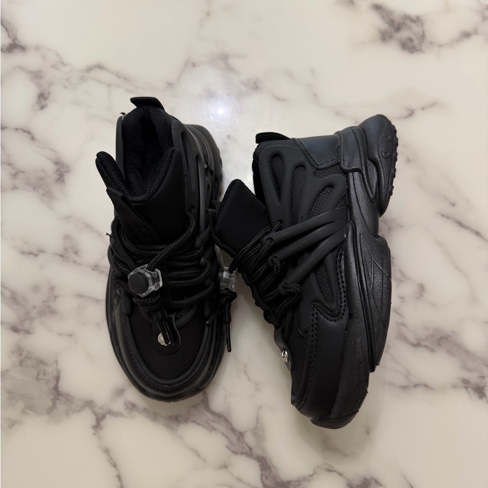 Kids Black Athletic Sneakers - Stylish Everyday Shoe